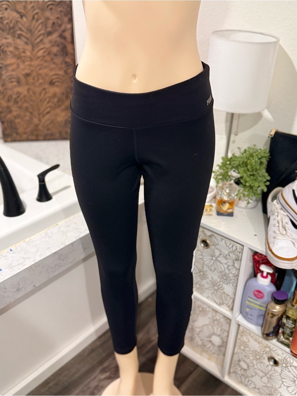 Victoria’s Secret PINK Ultimate Black Leggings — Large